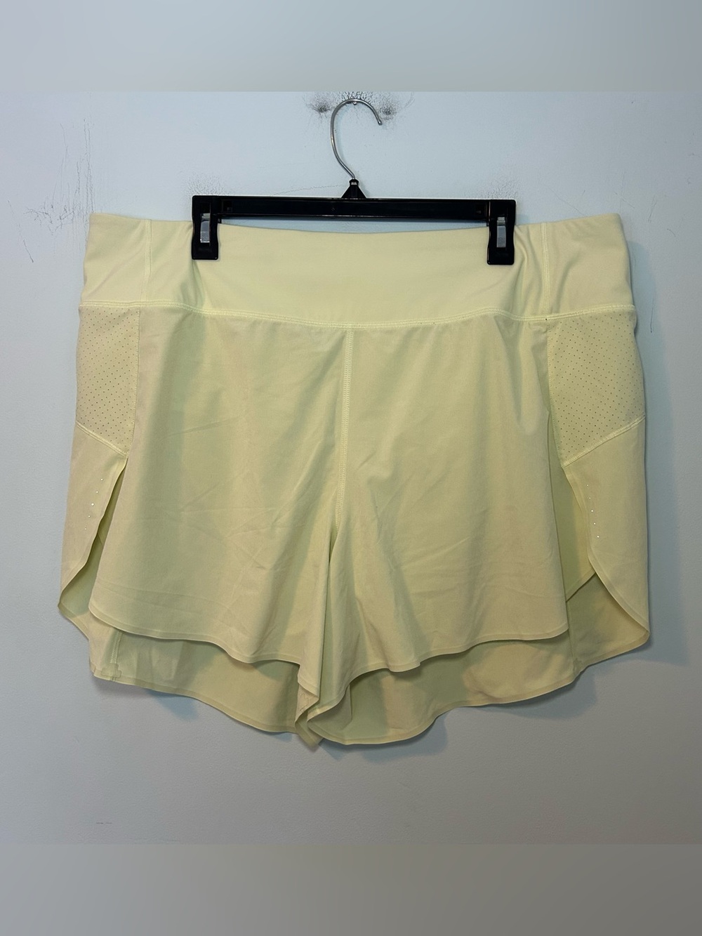 Athleta Lime Green Run with It 4.5” Pull-On Athletic Shorts Size 2X